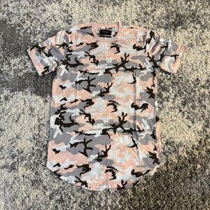 Hollister, Men’s Pink and Gray Camo Print Longer Fit Short Sleeve T-shirt